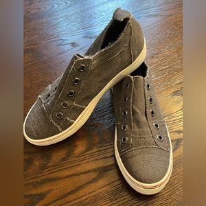 Tinstree women’s gray, high top tennis shoes. Size 8